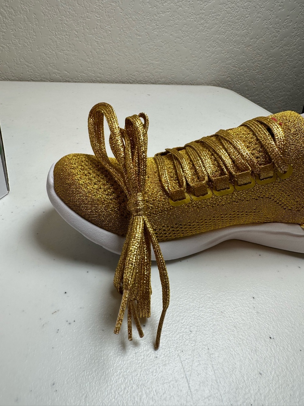 Nib Apl Women’s Techloom Breeze 24k Metallic Gold Athletic Shoe Sneaker - Size 5 — image 8 of 8
